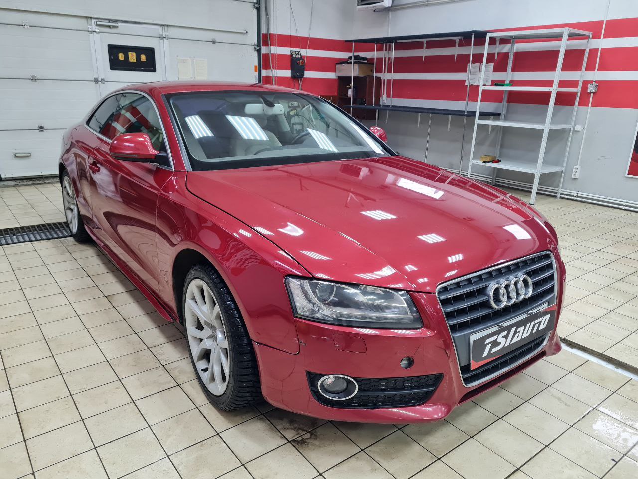 Перетяжка сидений и подлокотника Audi A5
