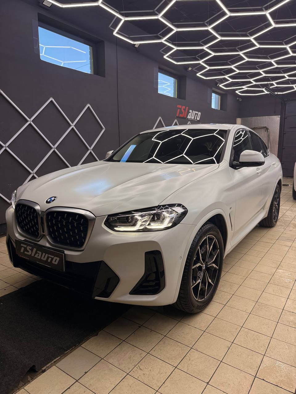 Оклейка плёнкой BMW X4 в Ростове-на-Дону