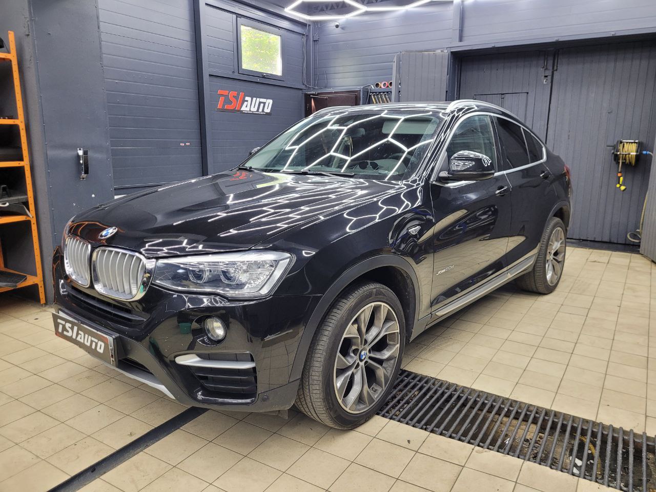 BMW X6 установка подсветки салона в Ростове-на-Дону