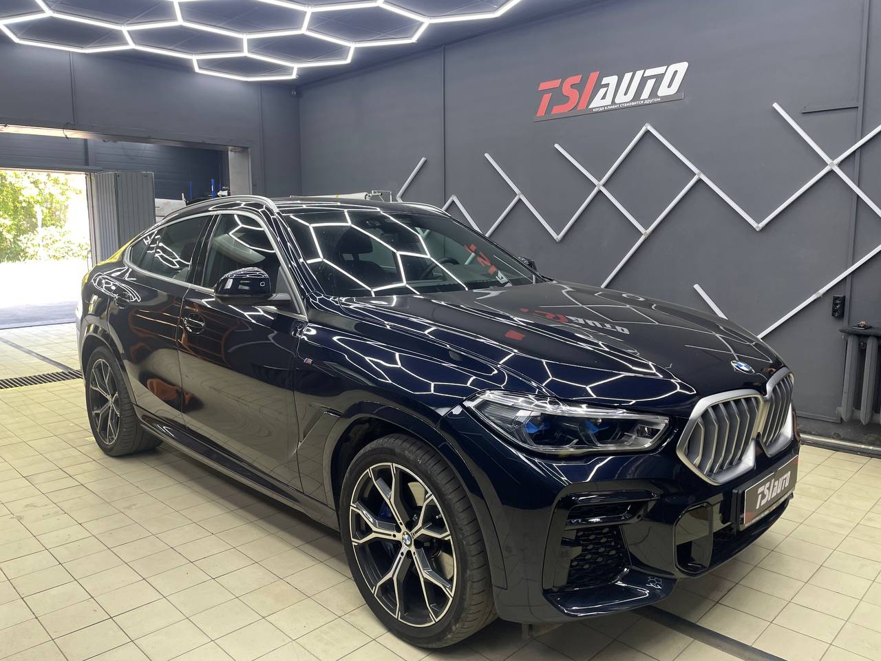 BMW X6 G06 установка усилителя и динамиков Match