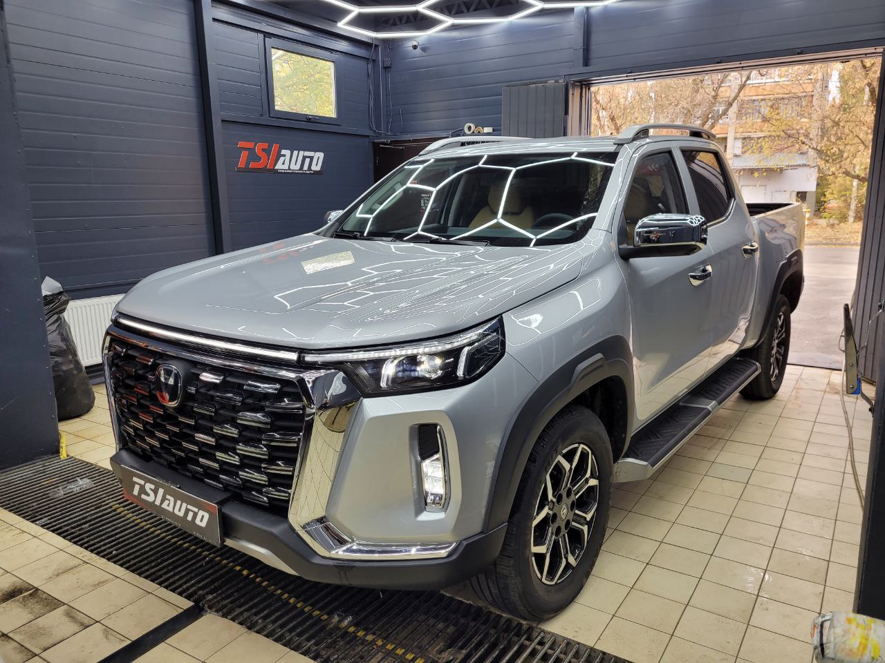 Оклейка пленкой фар Changan Hunter Plus в Ростове-на-Дону