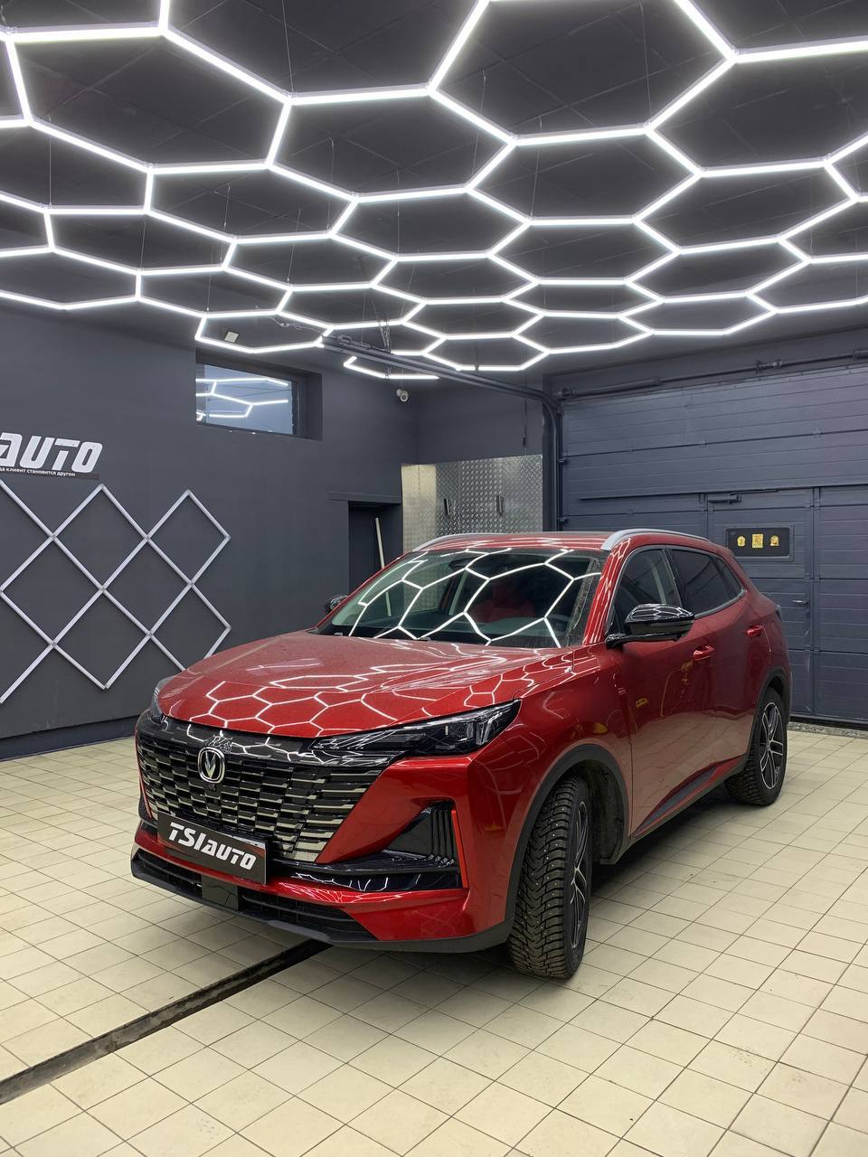 Установка сабвуфера Changan Uni-S в Ростове-на-Дону