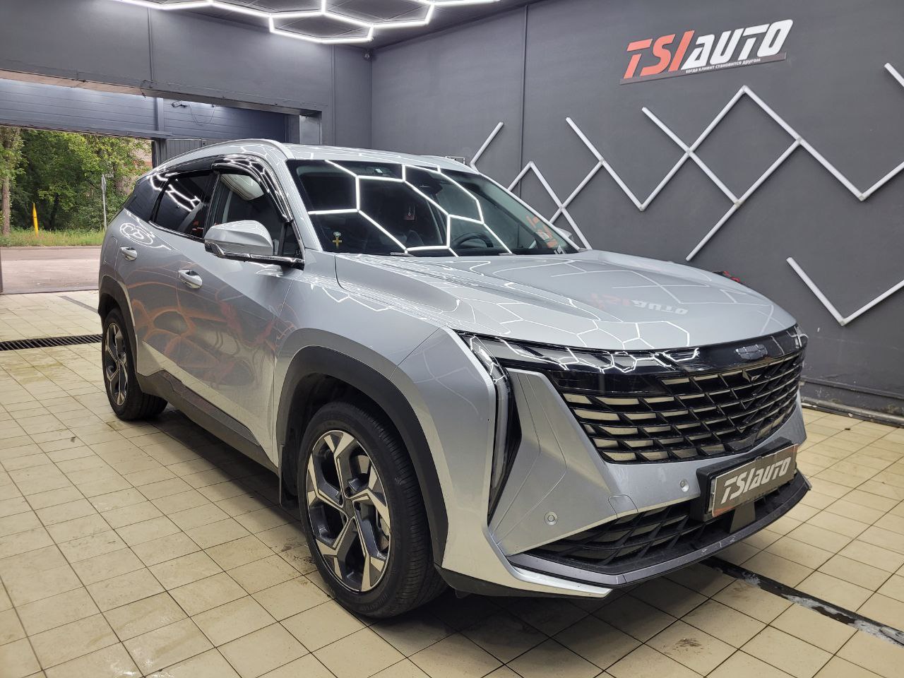 Geely Atlas оклейка пленкой в Ростове-на-Дону