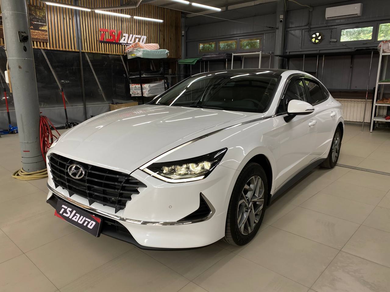 Шумоизоляция Hyundai Sonata за 1 день без багажника в пакете Комфорт