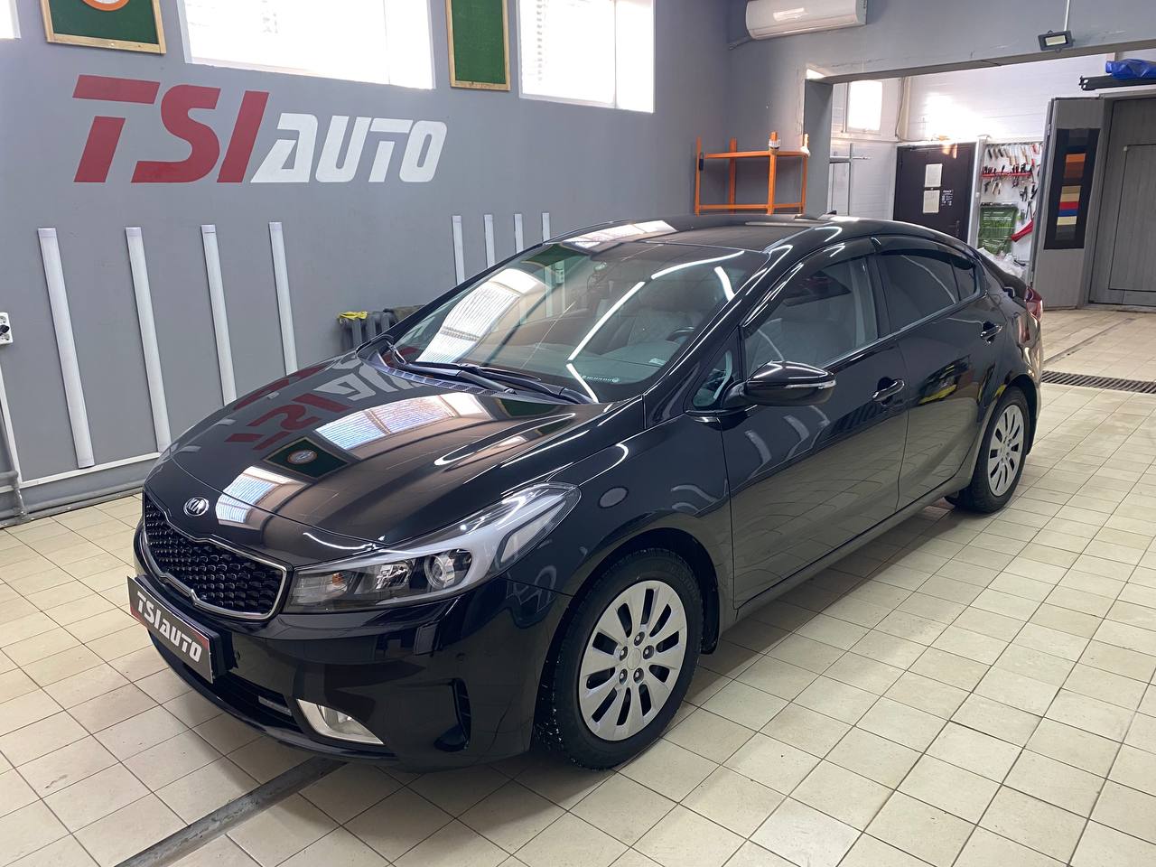 Полная шумоизоляция Kia Cerato за 1 день всего салона фото и цены