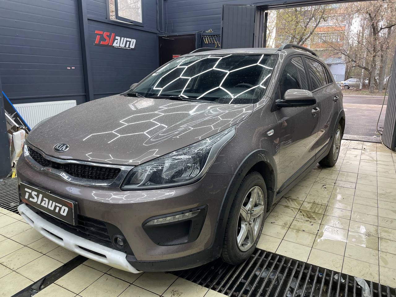 Kia Rio установка ГУ с камерой заднего вида в Ростове-на-Дону