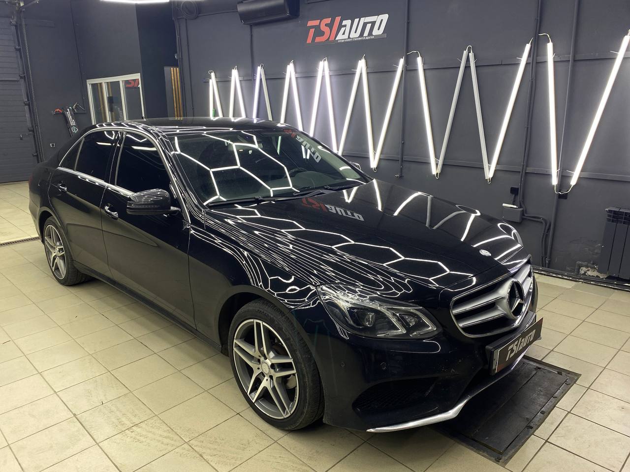 Mercedes E-class w212 установка подсветки салона в Ростове-на-Дону