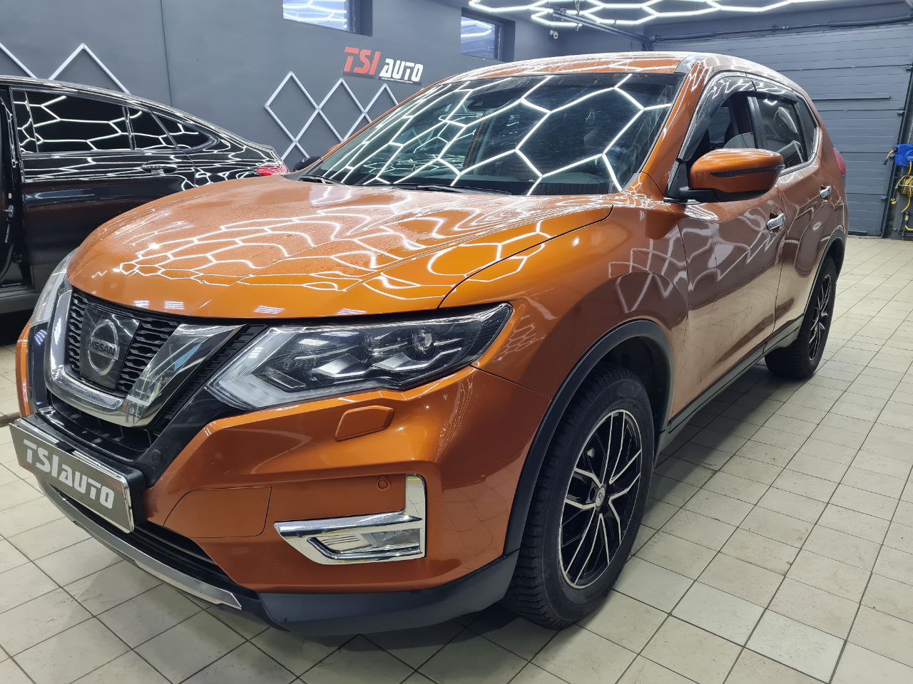 Установка ГУ с камерой заднего вида Nissan X-Trail в Ростове-на-Дону