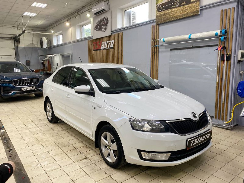 Skoda Rapid установка сабвуфера и усилителя фото и цены в Ростове-на-Дону