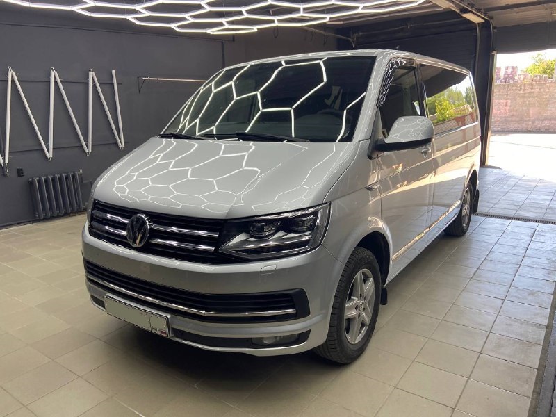 Volkswagen Caravelle установка усилителя и динамиков в Ростове-на-Дону