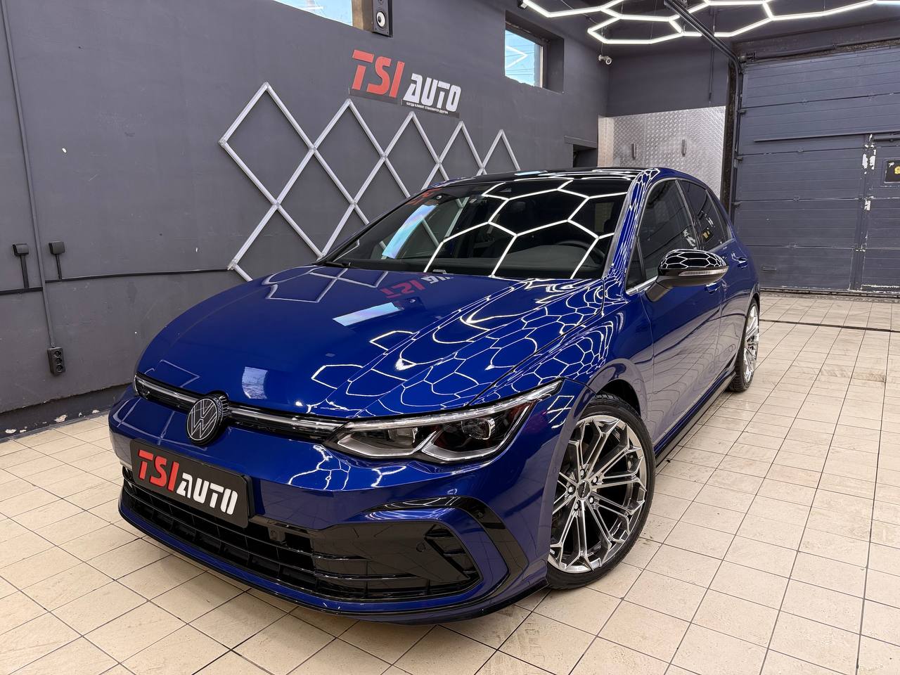 Оклейка защитной пленкой кузова Volkswagen Golf 7 фото и цены
