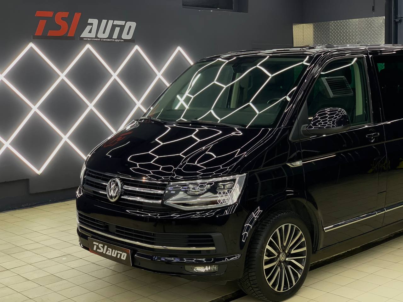 Volkswagen Multivan полировка и нанесение керамики в Ростове-на-Дону