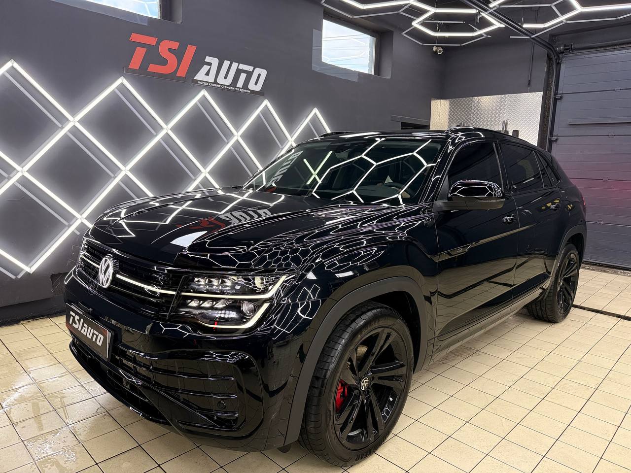 Оклейка защитной пленкой кузова Volkswagen Teramont X фото и цены