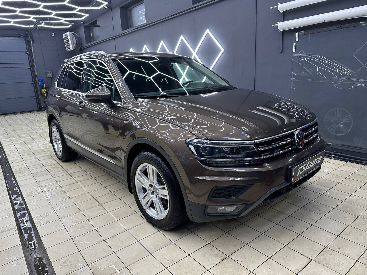 Химчистка салона Volkswagen Tiguan и мойка двигателя в Ростове-на-Дону