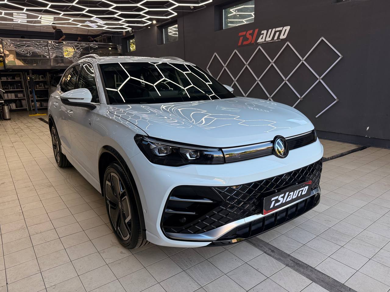 Шумоизоляция Volkswagen Tiguan L Pro в Ростове-на-Дону