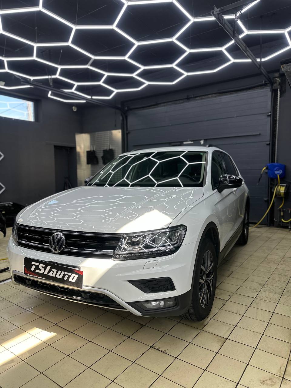 Volkswagen Tiguan полировка и оклейка фар в Ростове-на-Дону