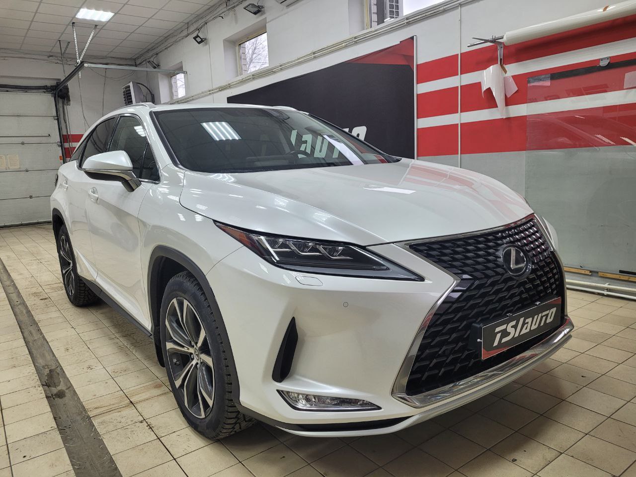 Полная шумоизоляция Lexus RX за 1 день всего салона фото и цены