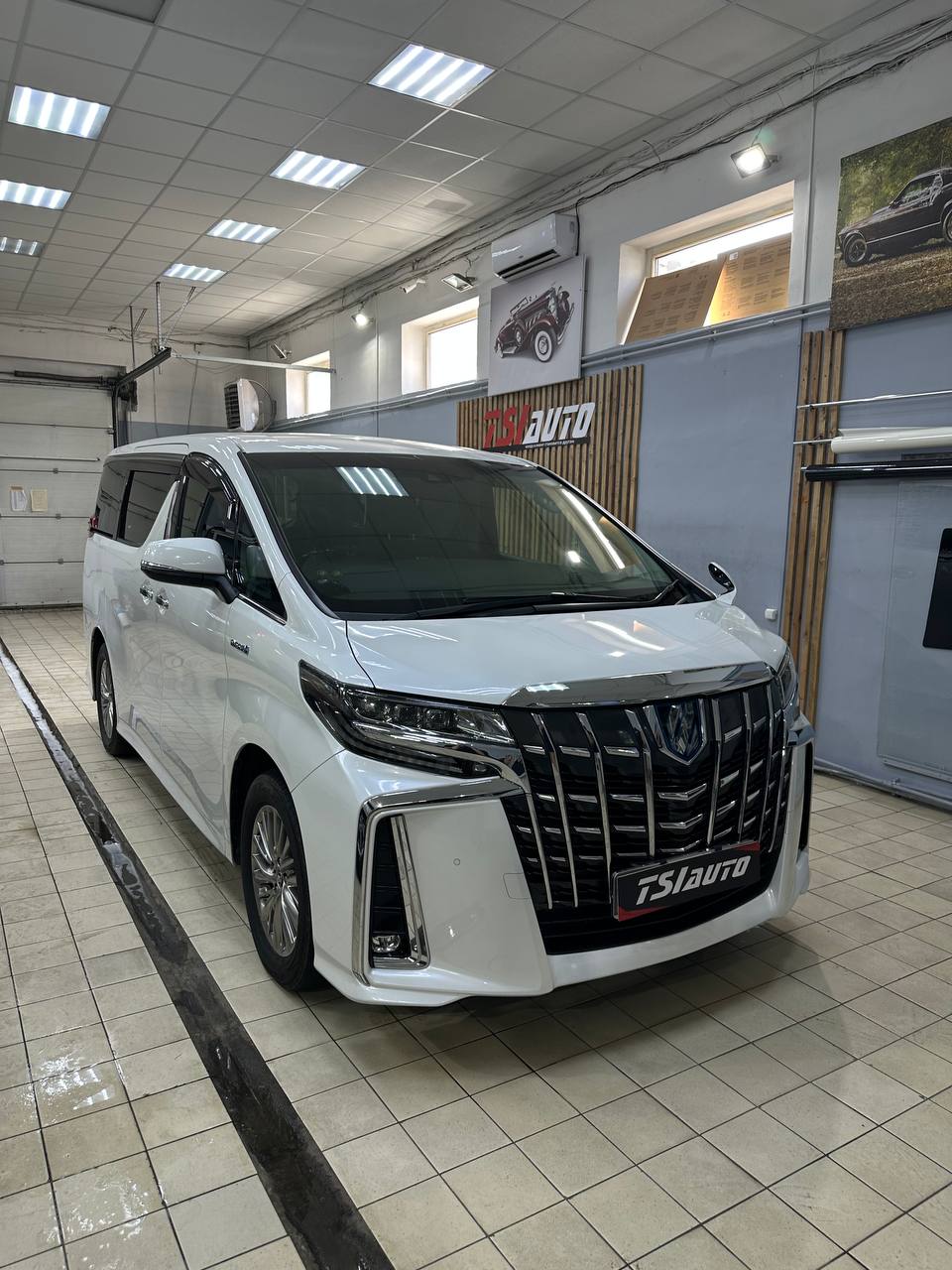 Полная шумоизоляция Toyota Alphard за 1 день - фото и цены