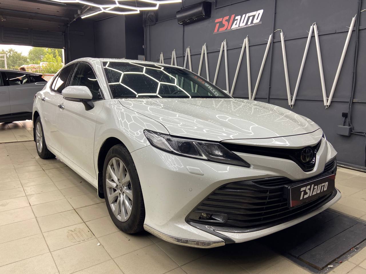 Toyota Camry v70 шумоизоляция торпедо в Ростове-на-Дону