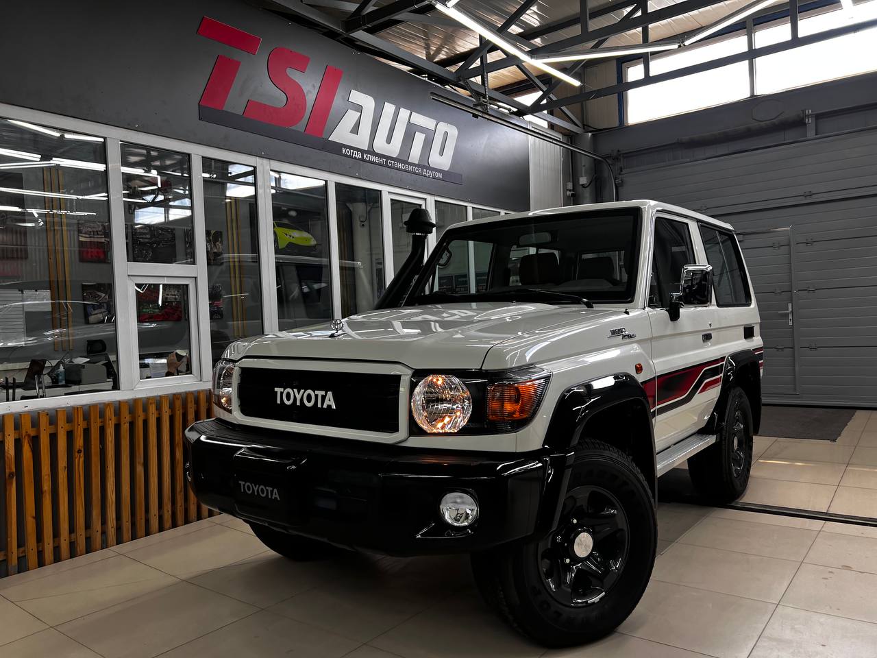 Шумоизоляция Toyota Land Cruiser 70 в Ростове-на-Дону