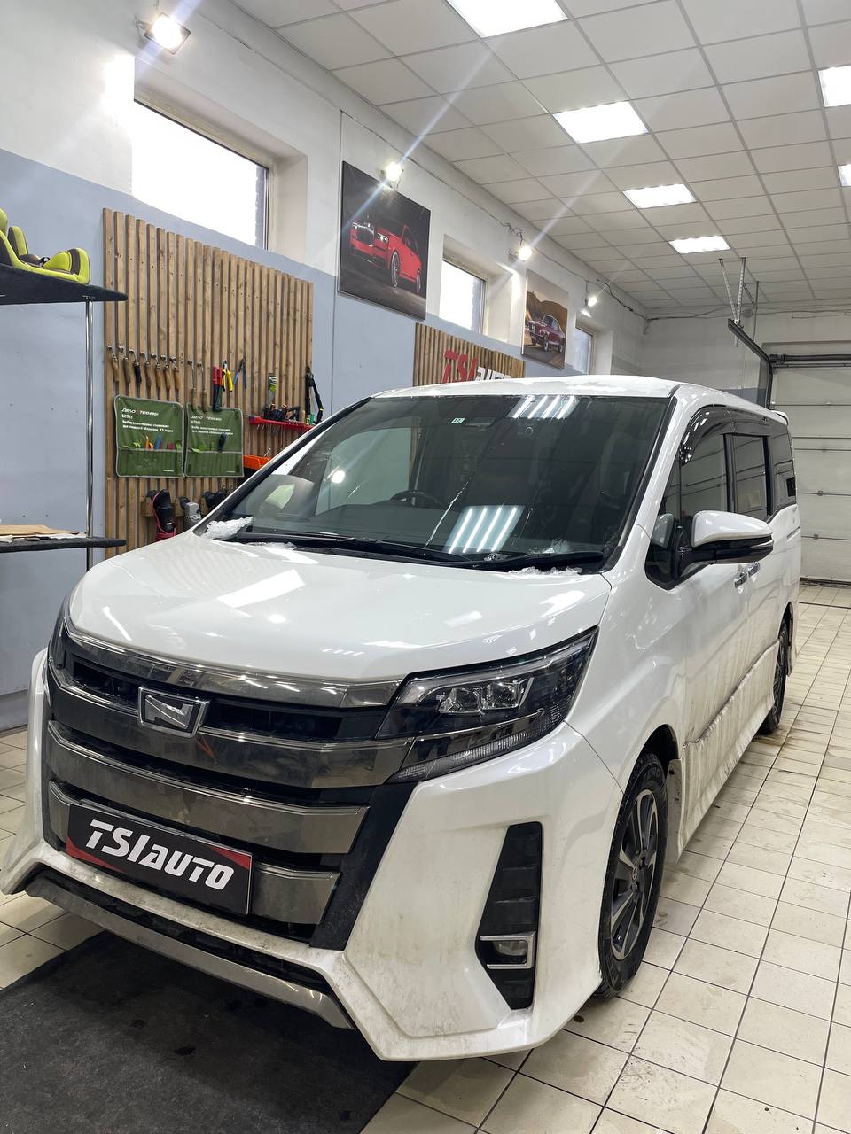 Toyota Noah шумоизоляция в пакете Элит