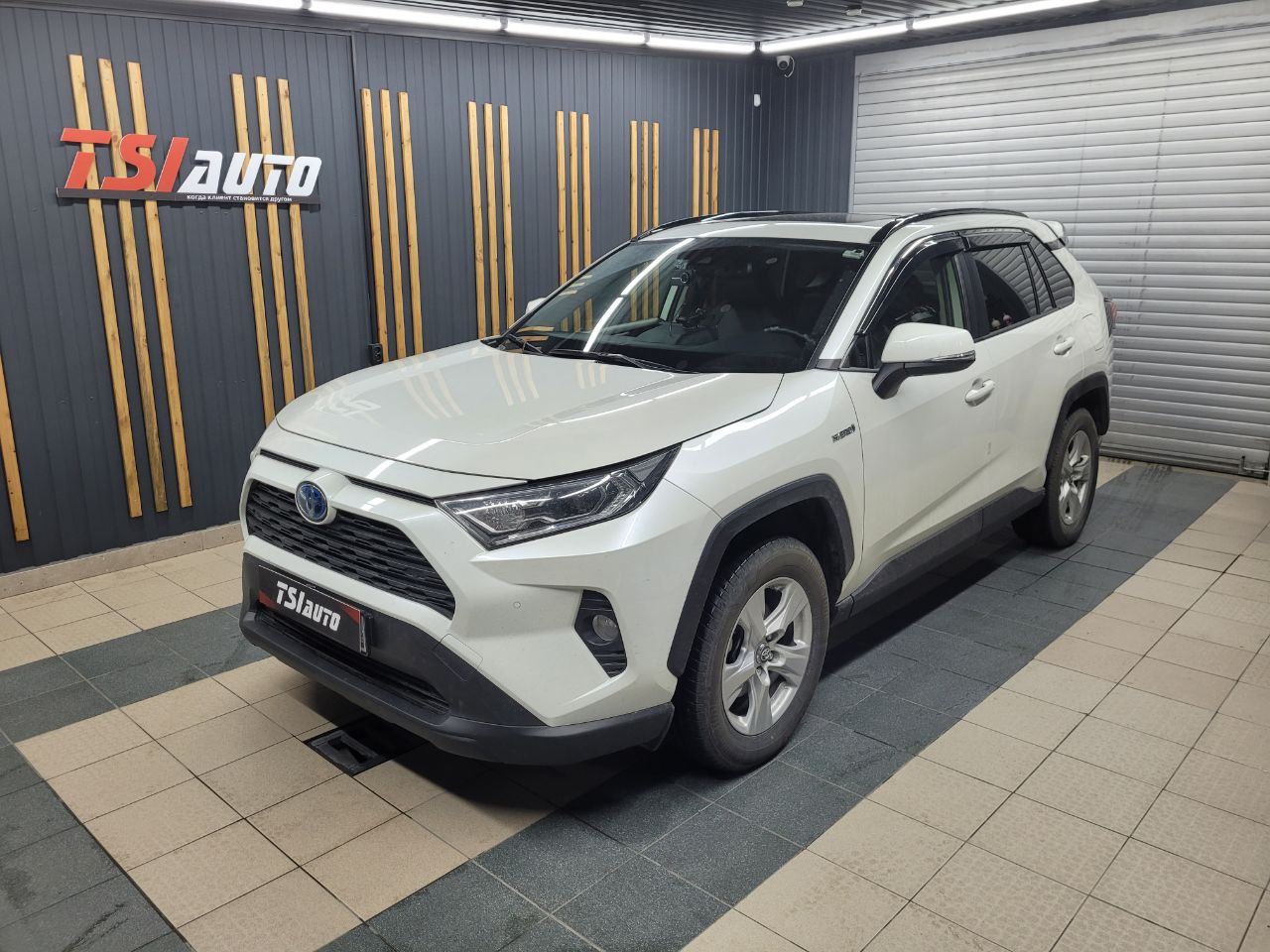 Шумоизоляция Toyota RAV 4 в пакете Комфорт фото и цены, материалы