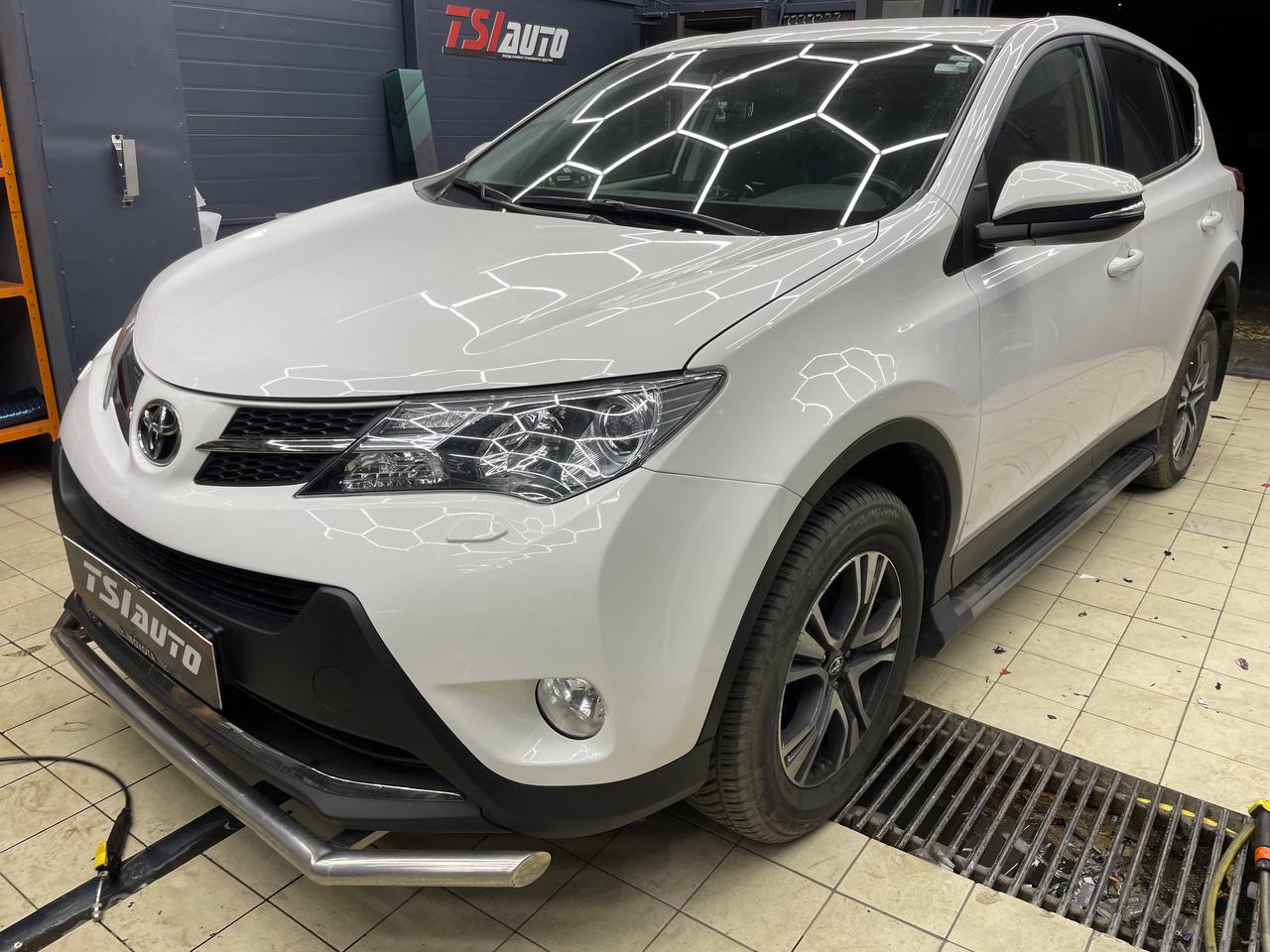 Toyota RAV4 шумоизоляция в Ростове-на-Дону - пакет Элит